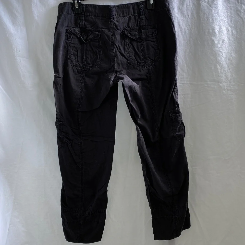 Clavin Klein Cargo Capri Size: 8 - Picture 6 of 11